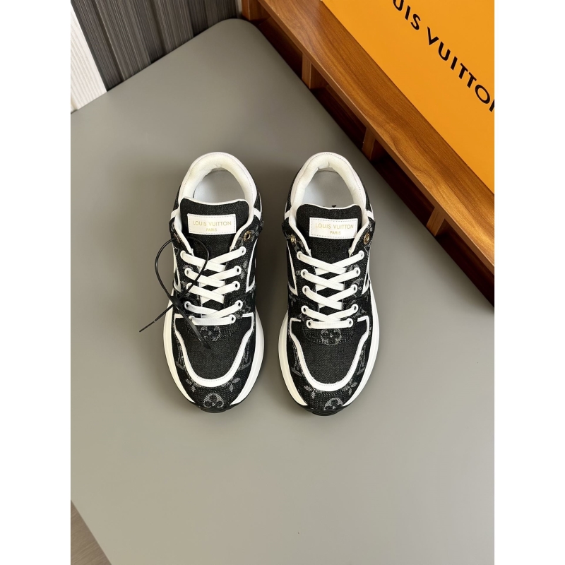 l**is V*t*n sneakers